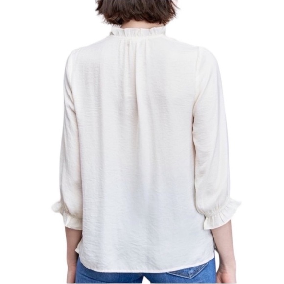 Split Neck, Ruffle Trim, Blouse, in an Ivory cream color NWT Women’s Size Large - Picture 4 of 9